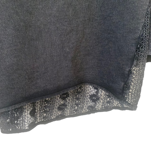 THE PYRAMID COLLECTION Floral Embroidered Hooded Pullover Top - Picture 8 of 12